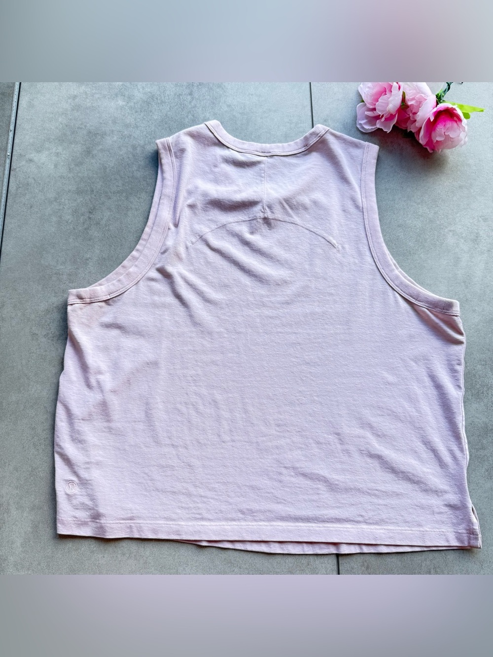 Lululemon Crop Top SZ 6 Purple sleeveless crew neck embroidered logo sports